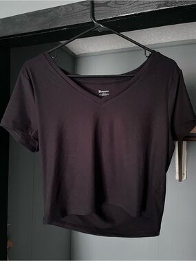 No Boundaries Black V-Neck Cropped Tee